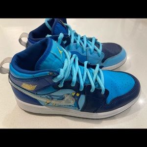 Nike Air Jordan 1 Mid "Fly" (TD). Size: 1.5 

Shoes in excellent condition